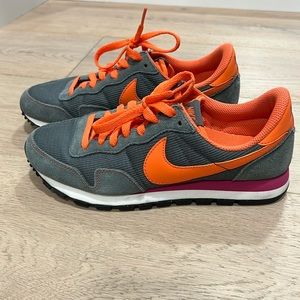 Nike Air Pegasus '83 sneakers / 7H MEDIUM / MICA GREEN ORANGE